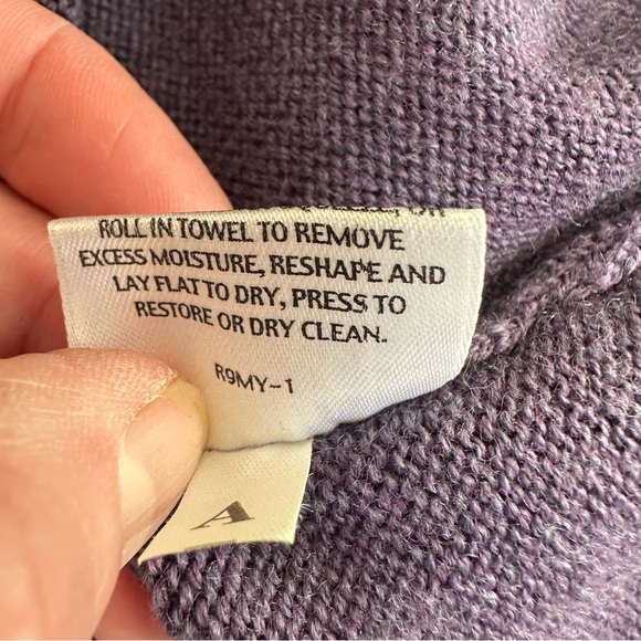 Eileen Fisher Merino Wool Sweater Size Medium Purple Lagenlook V-Neck Slit Side - Picture 13 of 14